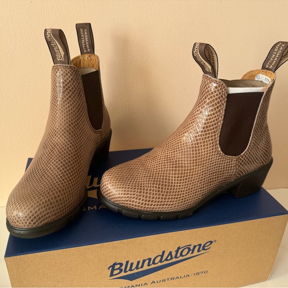 BLUNDSTONE Chelsea Lizard Embossed Leather Heeled Boot. 2165. Size: 6.5, 7, 8 - Picture 7 of 16